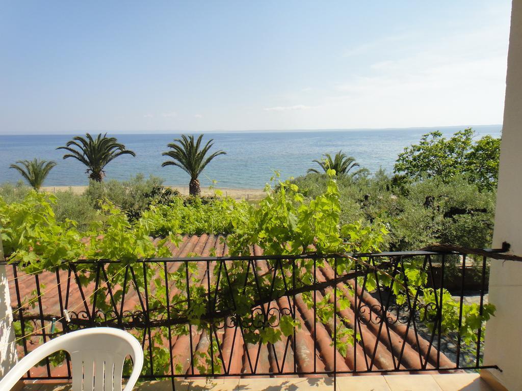 Afroditi Beach Геракини Стая снимка